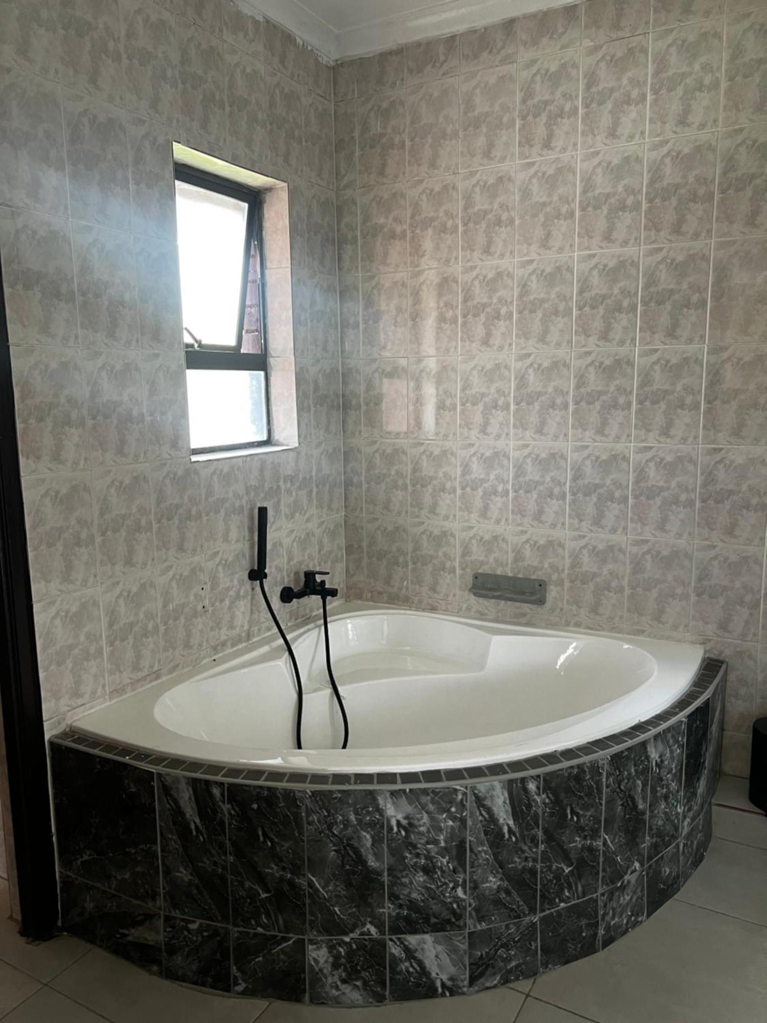 Nkguesthouse ليديسميث المظهر الخارجي الصورة